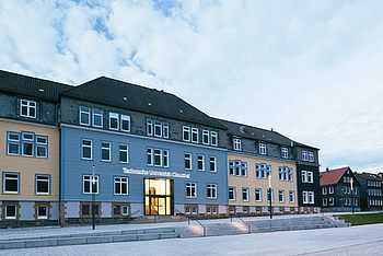 Gebäudeeingang der TU Clausthal